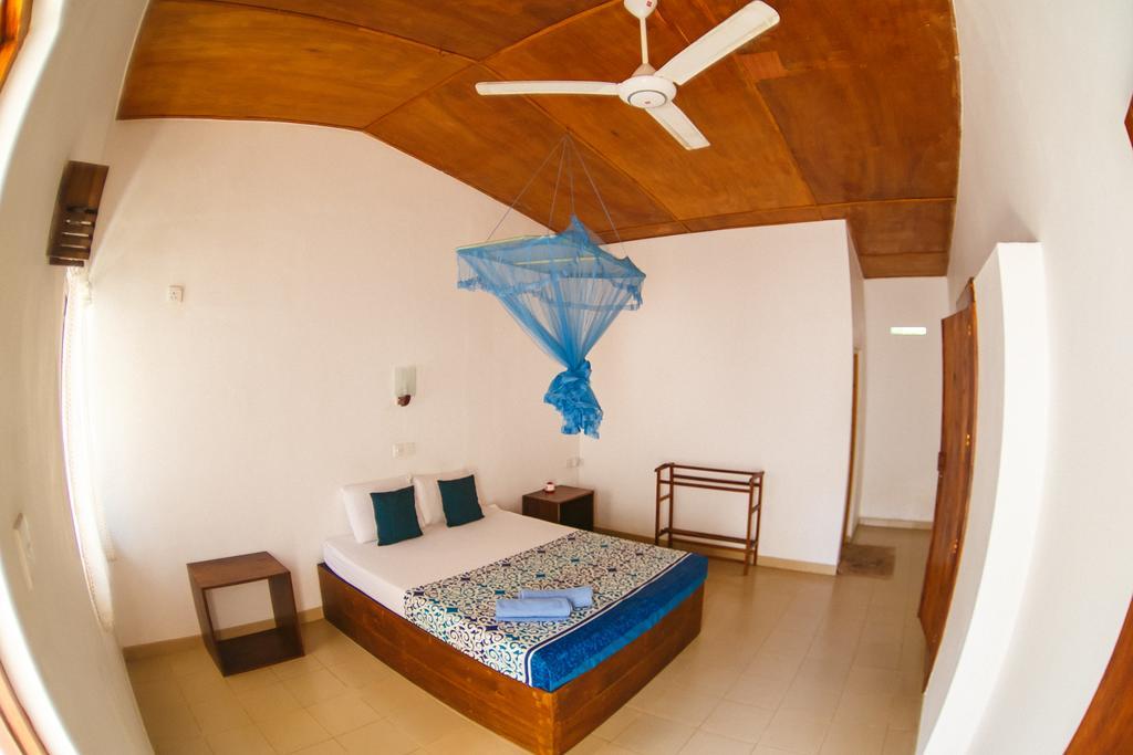 Hostel First Mirissa Esterno foto