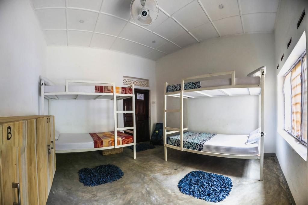 Hostel First Mirissa Esterno foto